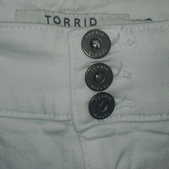 Torrid White Non-Distressed Jean Shorts Size 16 - Picture 6 of 16